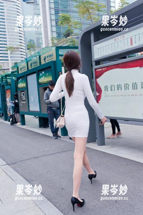 新鲜出炉！魔镜街拍全套黑裙小姐姐，下载不容错过。